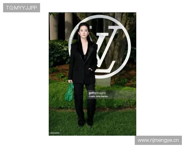 刘亦菲 LV 早春大秀 黑西装裁锋芒,背头铸风骨_造型_品牌_Vuitton